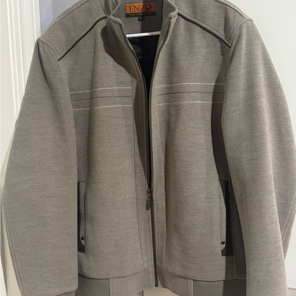 Enzo Angiolini Gray Bomber Jacket with Textured Fabric and Full-Length Zipper